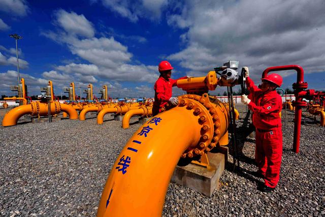 通过自然语言处理模块提取关键词与知识点