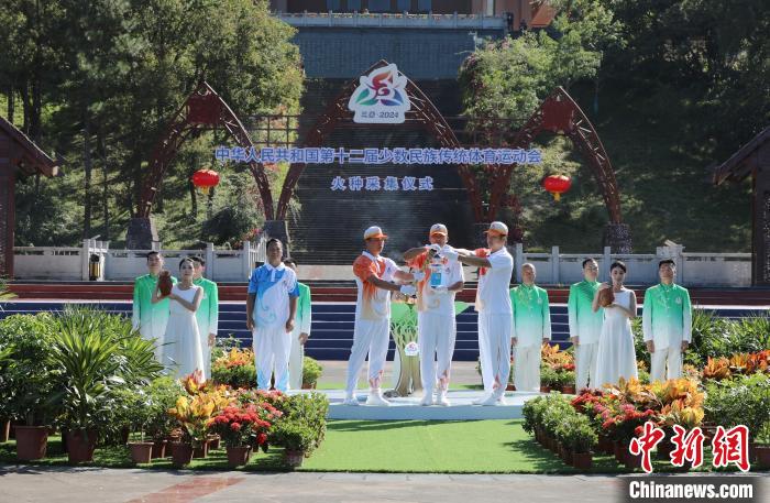 三亚与五指山同步完成火种成功采集，拉开第十