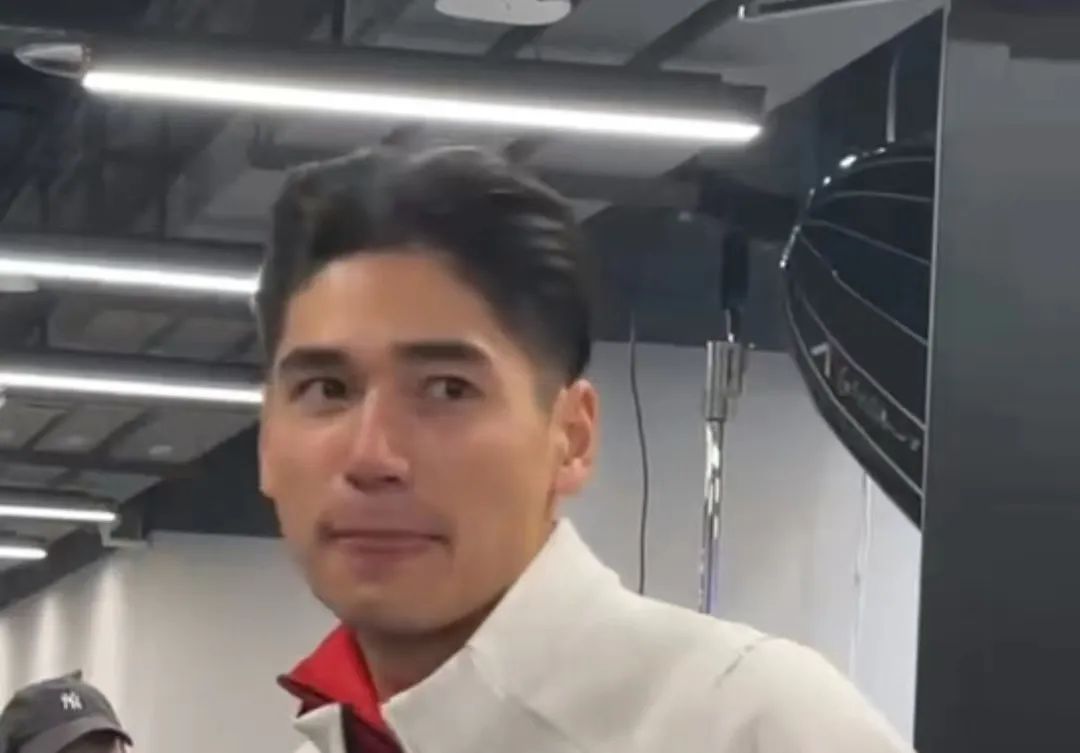 北京站短道世界杯500米A组决赛发生意外碰撞,刘