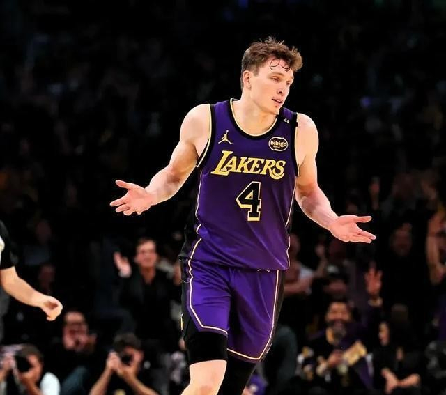 湖人伤病潮冲击季后赛布局 阵容调整成关键考验