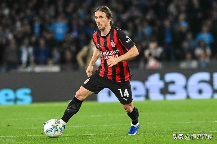 莱万或加盟米兰 成为意甲养老院新成员