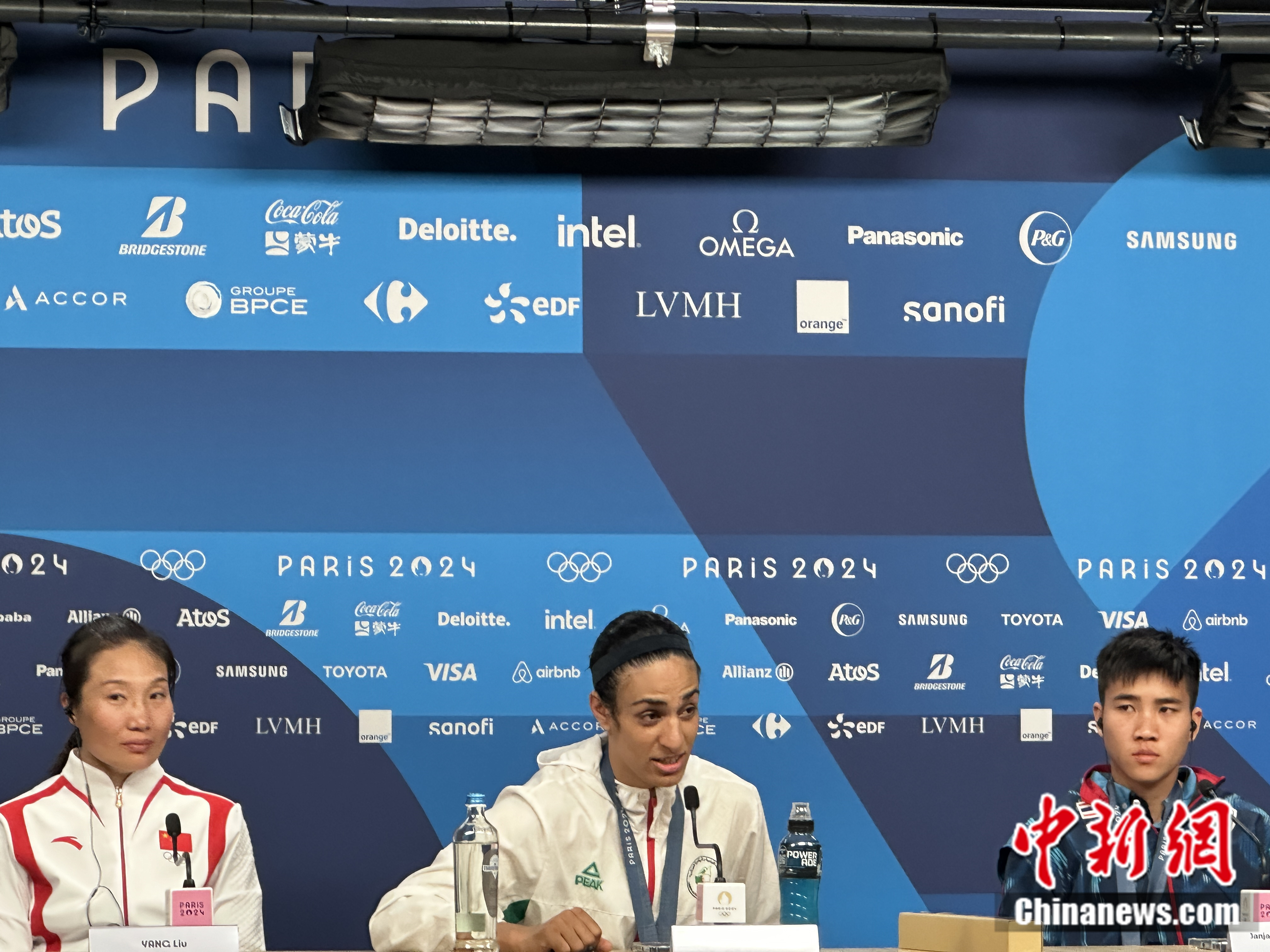 阿尔及利亚选手哈利夫巴黎奥运拳击赛夺冠，赛