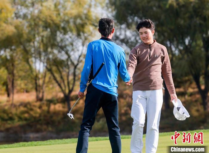 首届FILA中国青少年高尔夫精英赛开赛 颜锦恒、荆